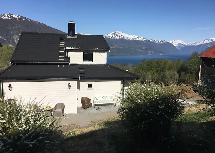 Skoglund * Stranda (More og Romsdal)